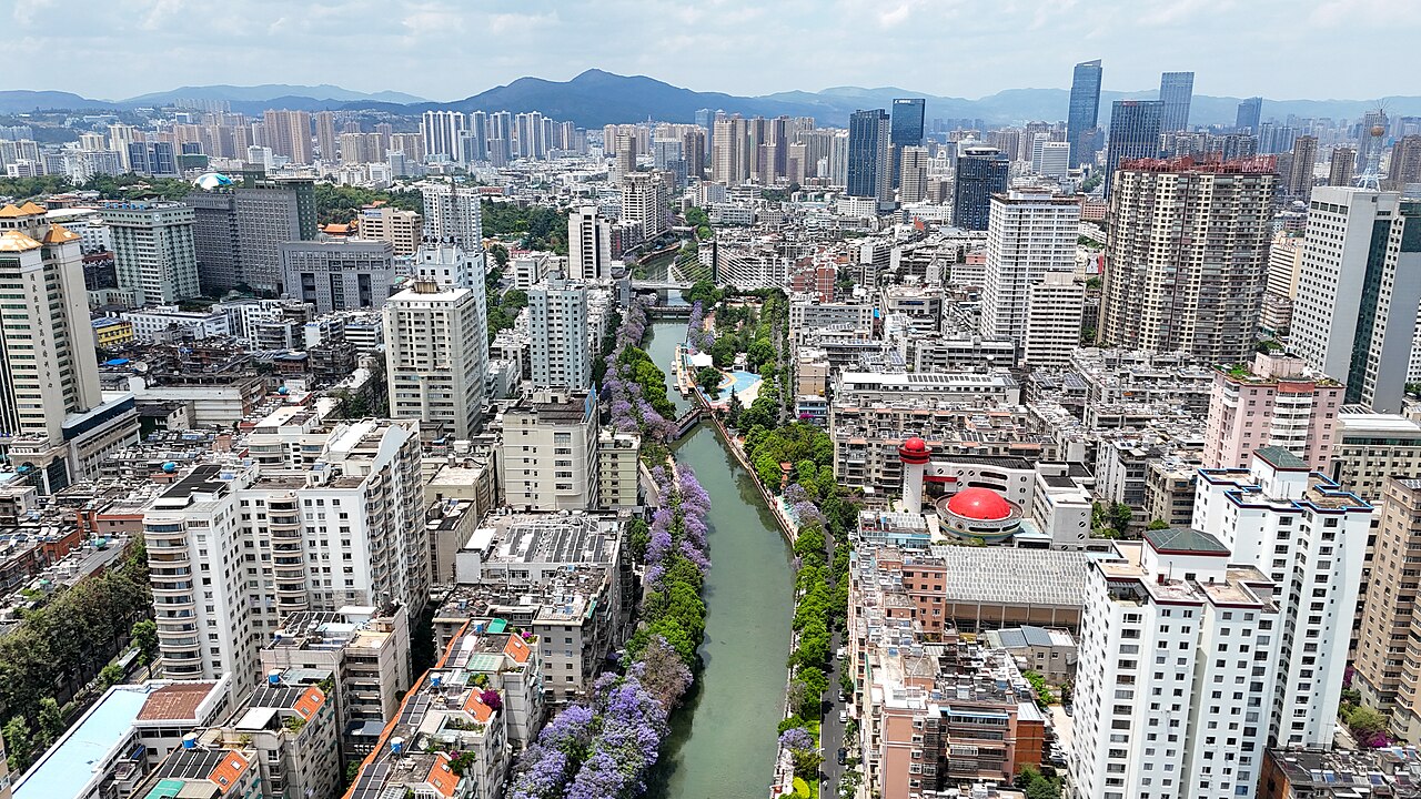 緊鄰翠湖公園的市中心一帶